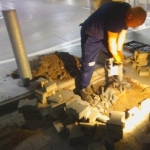 Demontaż uszkodzonego fundamentu masztu flagowego 16m IKEA Katowice.