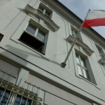 Flaga narodowa z możliwością bezpiecznej wymiany z poziomu gruntu Olesno Sąd Rejonowy