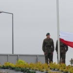 Poczet sztandarowy z Flagą Państwową na maszcie 6m z korbą